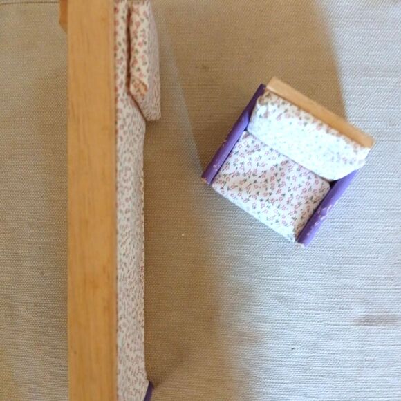 2003 Geoffrey Wooden Dollhouse Furniture Bed Chair Set 1:6 Scale Sturdy - Picture 2 of 3